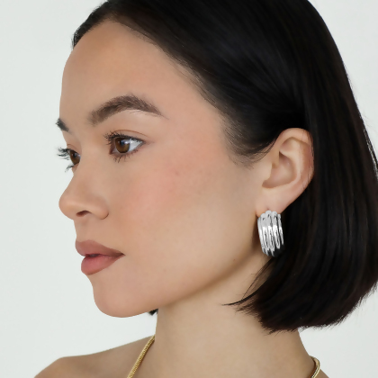 RAYE – Ribbed Earrings alternate image