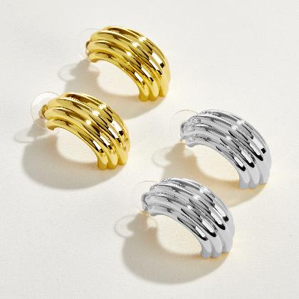 RAYE – Ribbed Earrings alternate image