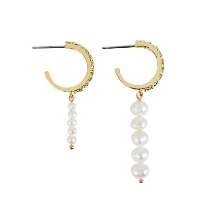 OLSEN – Mismatch Freshwater Pearl Earrings alternate image