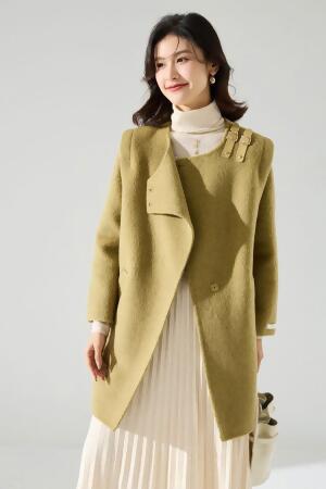 【女人愛物】皮扣圓領羊毛中短大衣外套 