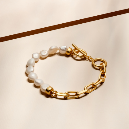 OLIVIA – Freshwater Pearl and Paperclip Bracelet alternate image