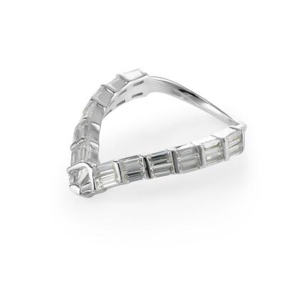 GAIA - V Shaped Baguette Ring 