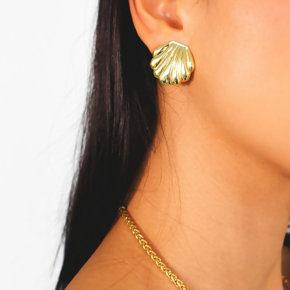 ARIEL &ndash; Shell Clip-on Earrings alternate image