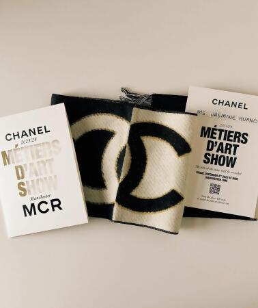 義大利製 CHANEL 香奈兒 Manchester2023/24 英國曼徹斯特Métiers d'Art 時尚秀 MCR 贈品圍巾 