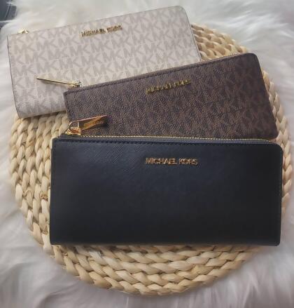 MICHAEL KORS mk專櫃款 素面/緹花LOGO防刮皮革L型拉鍊長夾(pa_mk拉鍊長夾顏色: 滿版米白色) 
