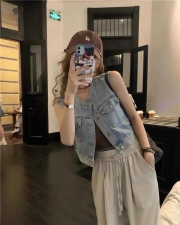 蓋袋牛仔背心 