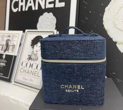 現貨 ~ CHANEL 香奈兒VVIP限量化妝箱(附盒) 