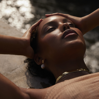 AMELIA – Oversized Freshwater Pearl Drop Earrings alternate image