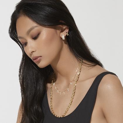 KOURTNEY – Nine Cross Necklace alternate image