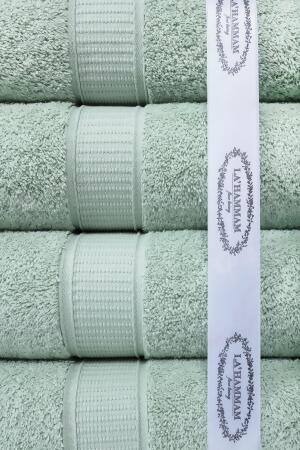 Turkish Cotton Bath Towel Set of 4 alternate image