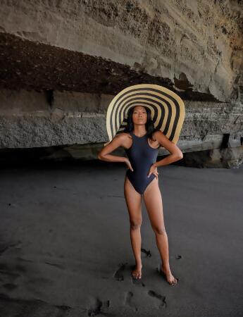 SOLANA Oversized Striped Straw Hat in Black & Natural alternate image