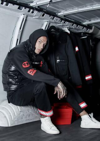 Men's Zip-Up Puffer Vest In Black alternate image