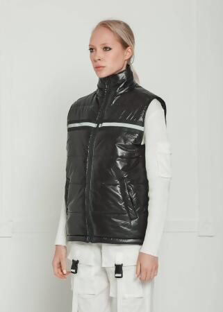 Men's Zip-Up Puffer Vest In Black alternate image