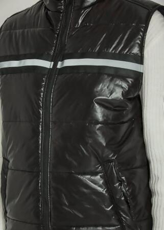 Men's Zip-Up Puffer Vest In Black alternate image