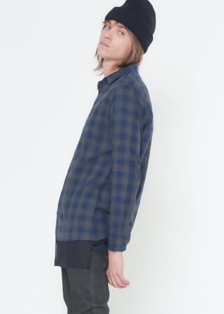 Konus Men's Longline Button up Shirt in Plaid in Navy alternate image