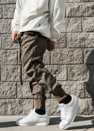Konus Men's Tactical Strap Cargo Joggers in Tobacco alternate image