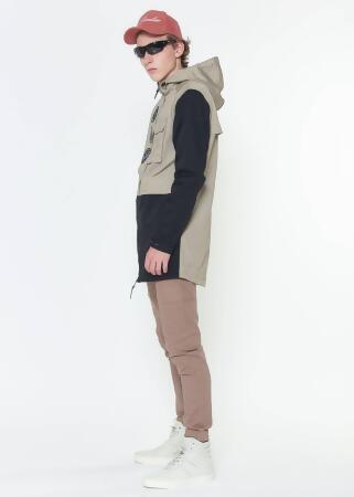 Konus Men's Hooded Jacket w/ Color Block x Patch in Khaki alternate image