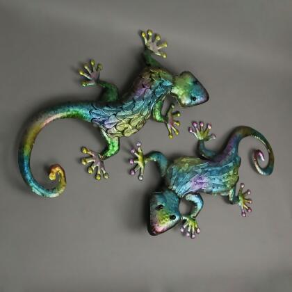 Pair of Vibrant 19.25-Inch Long Multicolor Stamped Metal Gecko Lizard Wall Décor Sculptures - For Indoor/Outdoor Artistry and Dynamic Tropical Ambiance alternate image