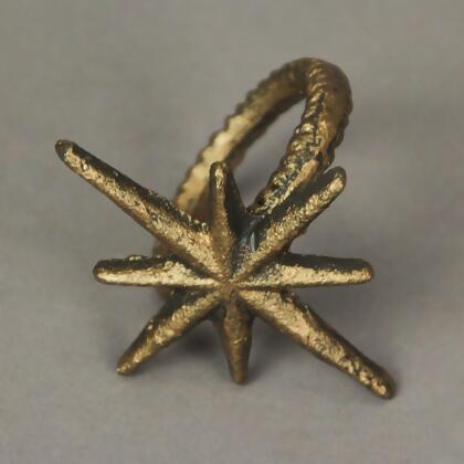 Set of 6 Antique Gold Cast Iron Mid Century Modern Atomic Starburst Napkin Rings - Chic and Elegant Formal Dining Table Decor For MCM Homes - 2.75 Inches Long alternate image