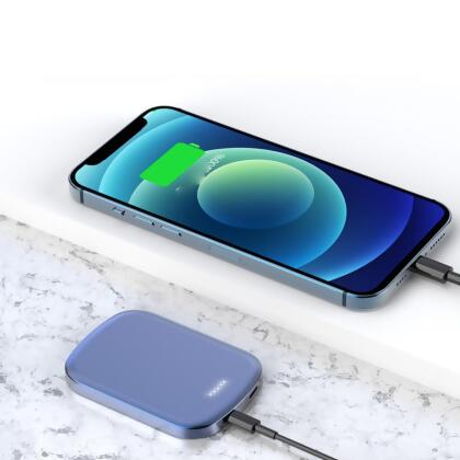 Chargomate Magnetic Portable Wireless Charger And Power Bank For Apple And Android alternate image