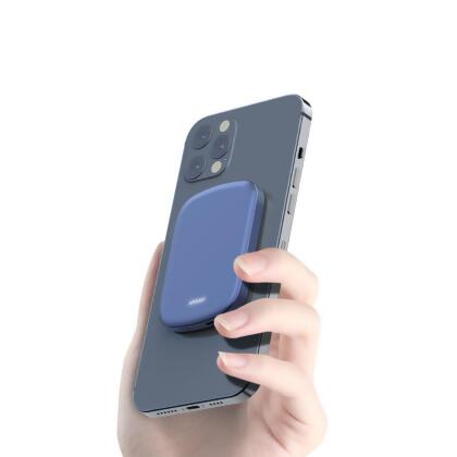 Chargomate Magnetic Portable Wireless Charger And Power Bank For Apple And Android alternate image