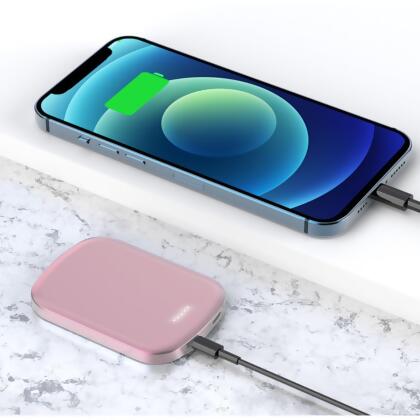 Chargomate Magnetic Portable Wireless Charger And Power Bank For Apple And Android alternate image