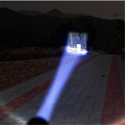 Grab-N-Go Zoomable Focusing Flashlight In 5 Colors alternate image