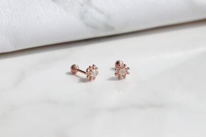 14K Sun White Rough Diamond 太陽白原鑽鎖珠耳環 (單個)