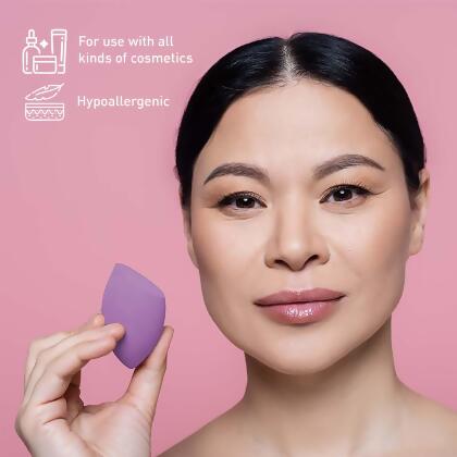 Makeup Essentials Bundle: Brushes, Wipes & Blender Sponge alternate image
