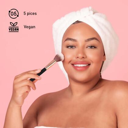 Makeup Essentials Bundle: Brushes, Wipes & Blender Sponge alternate image