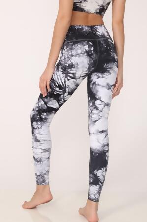 Dani Tie-Dye Legging in Black alternate image